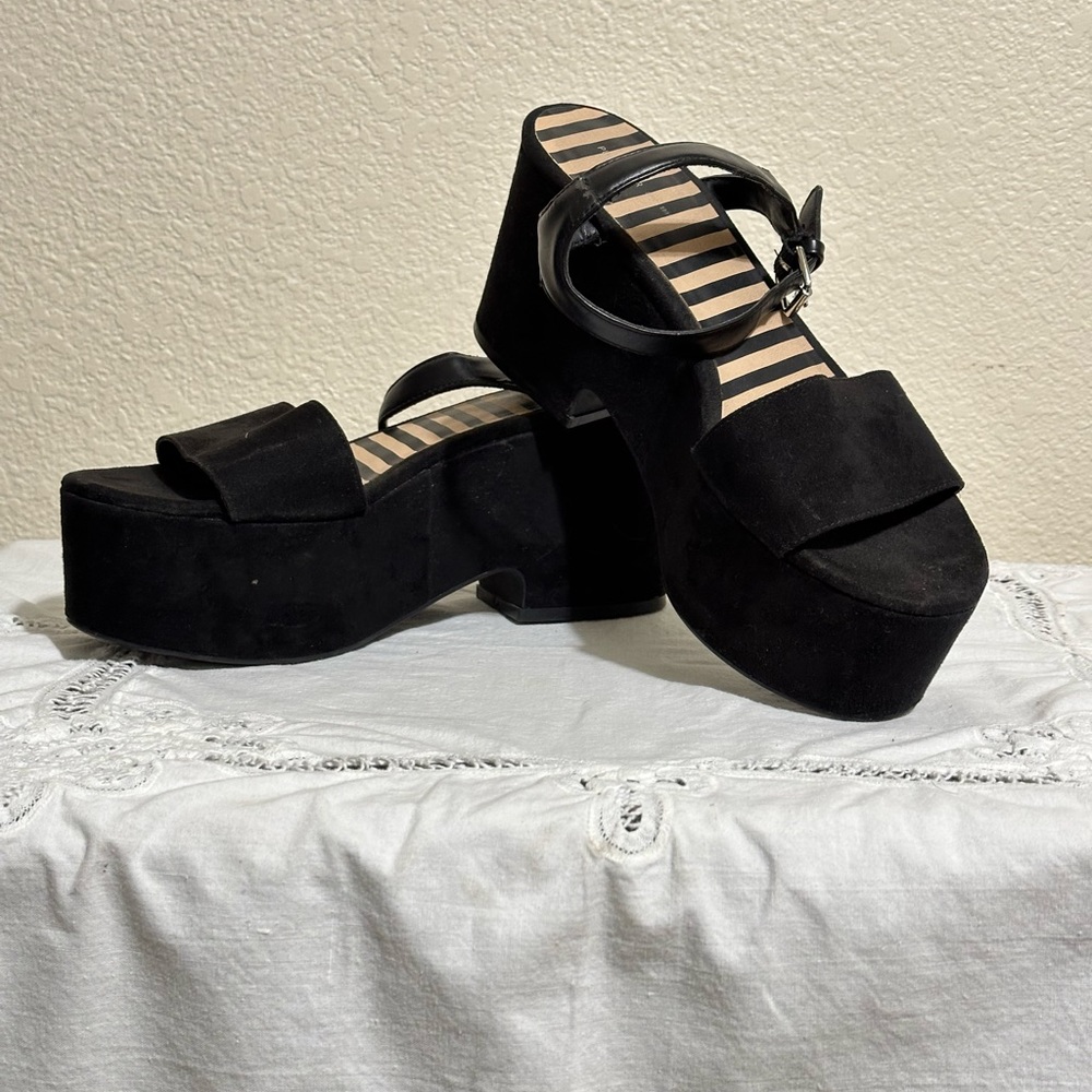 Pull&Bear flatform heel sandal in black size 7.5 or EU 38